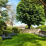 Hotel Au Logis Des Remparts 3*