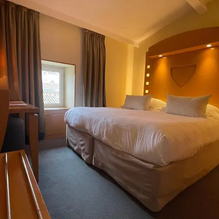 Hotel Au Logis Des Remparts 3*