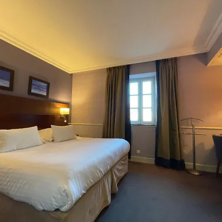 Au Logis Des Remparts Hotel 3*