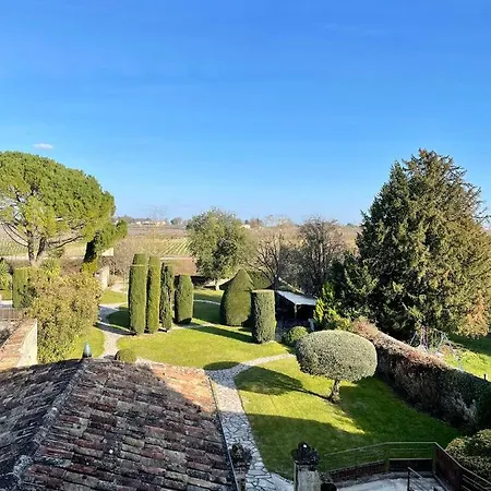 Au Logis Des Remparts فندق