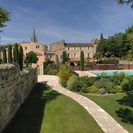 Au Logis Des Remparts فندق