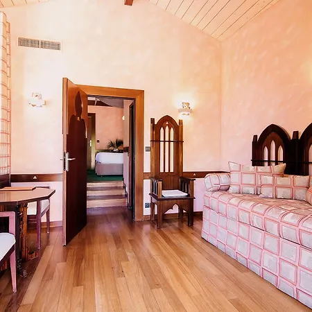Hotel Au Logis Des Remparts Saint-Emilion